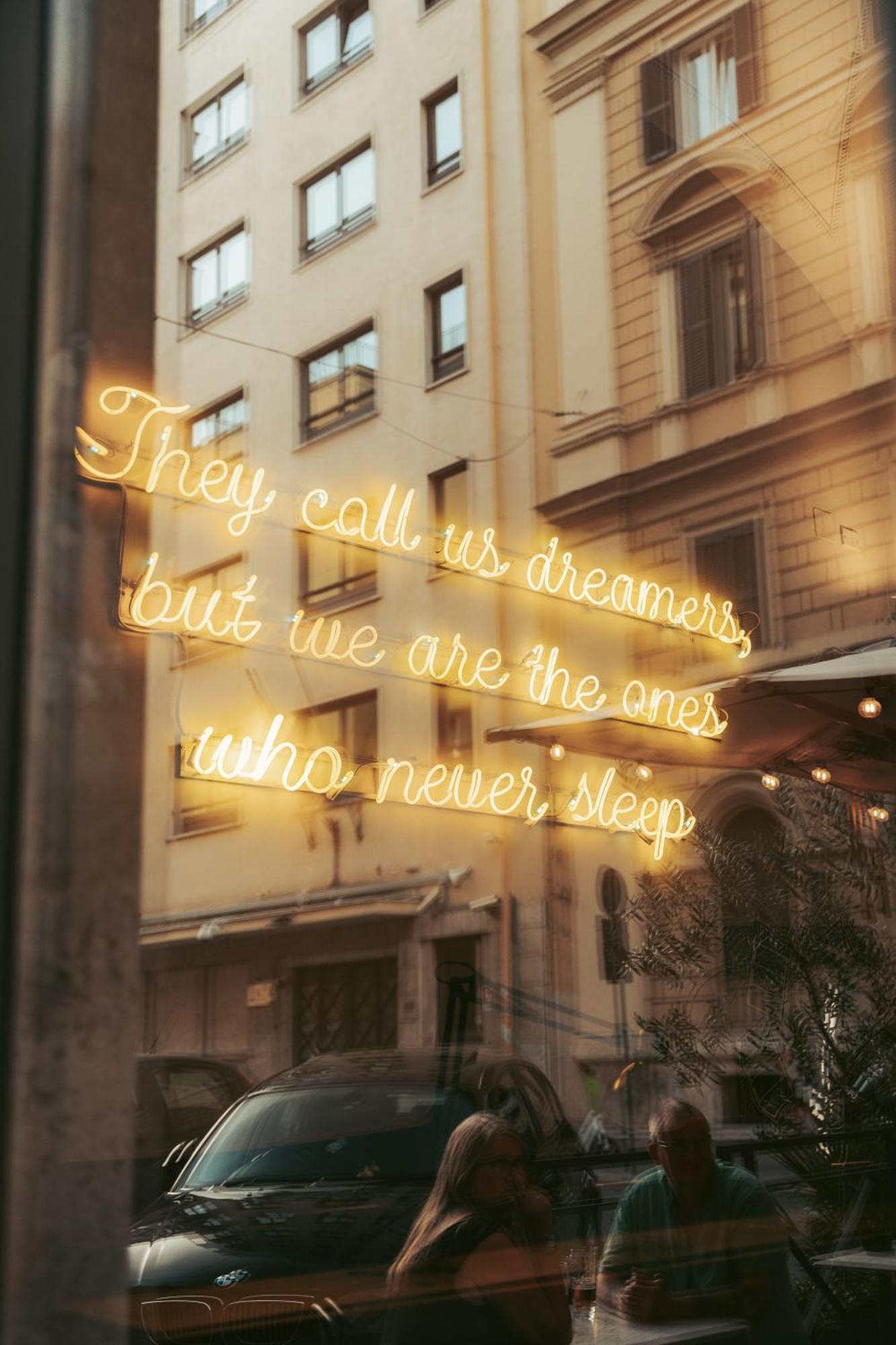 Yellowsquare Albergue *
