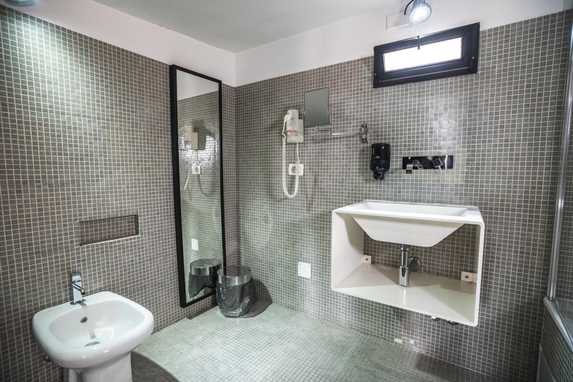 Yellowsquare Albergue